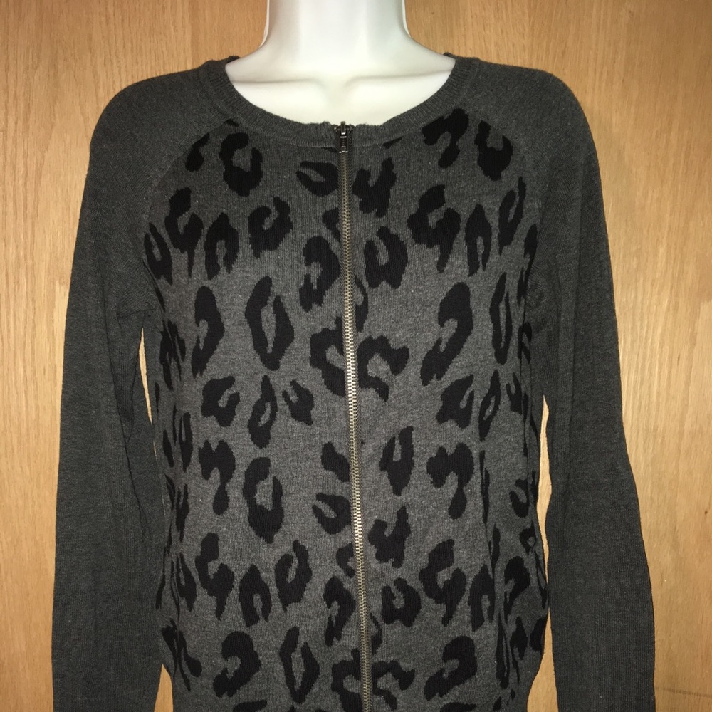 Apt.9 Size Small Gray Leopard Zip Up Sweater